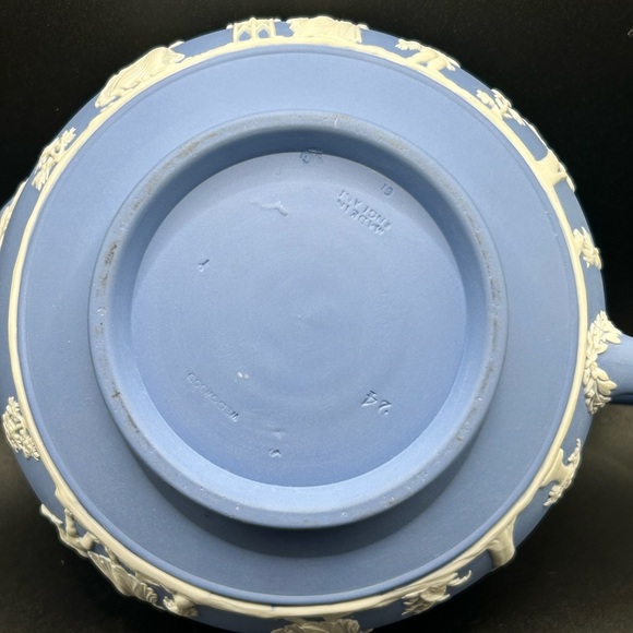 VTG Wedgwood England Blue Jasperware Collectible Greco Roman Motif Teapot, Lid - Picture 9 of 16